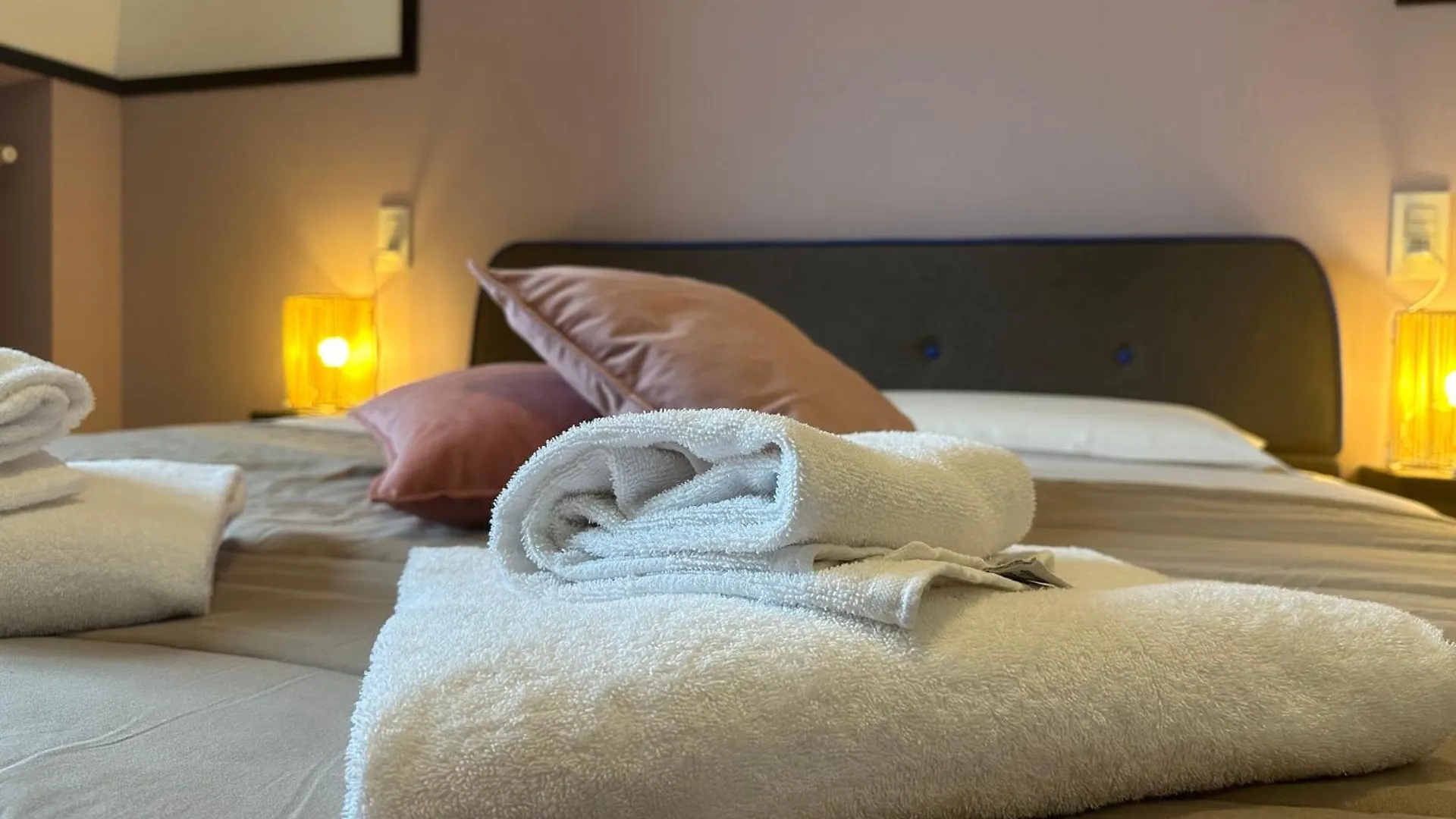 Feel - Bellavista Suites Bergamo 0*,